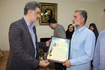  دیدار با خانواده شهید مسافر 