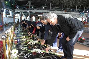 زیارت مزار شهدا در چهل یکمین فجر نور