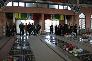 زیارت مزار شهدا در چهل یکمین فجر نور